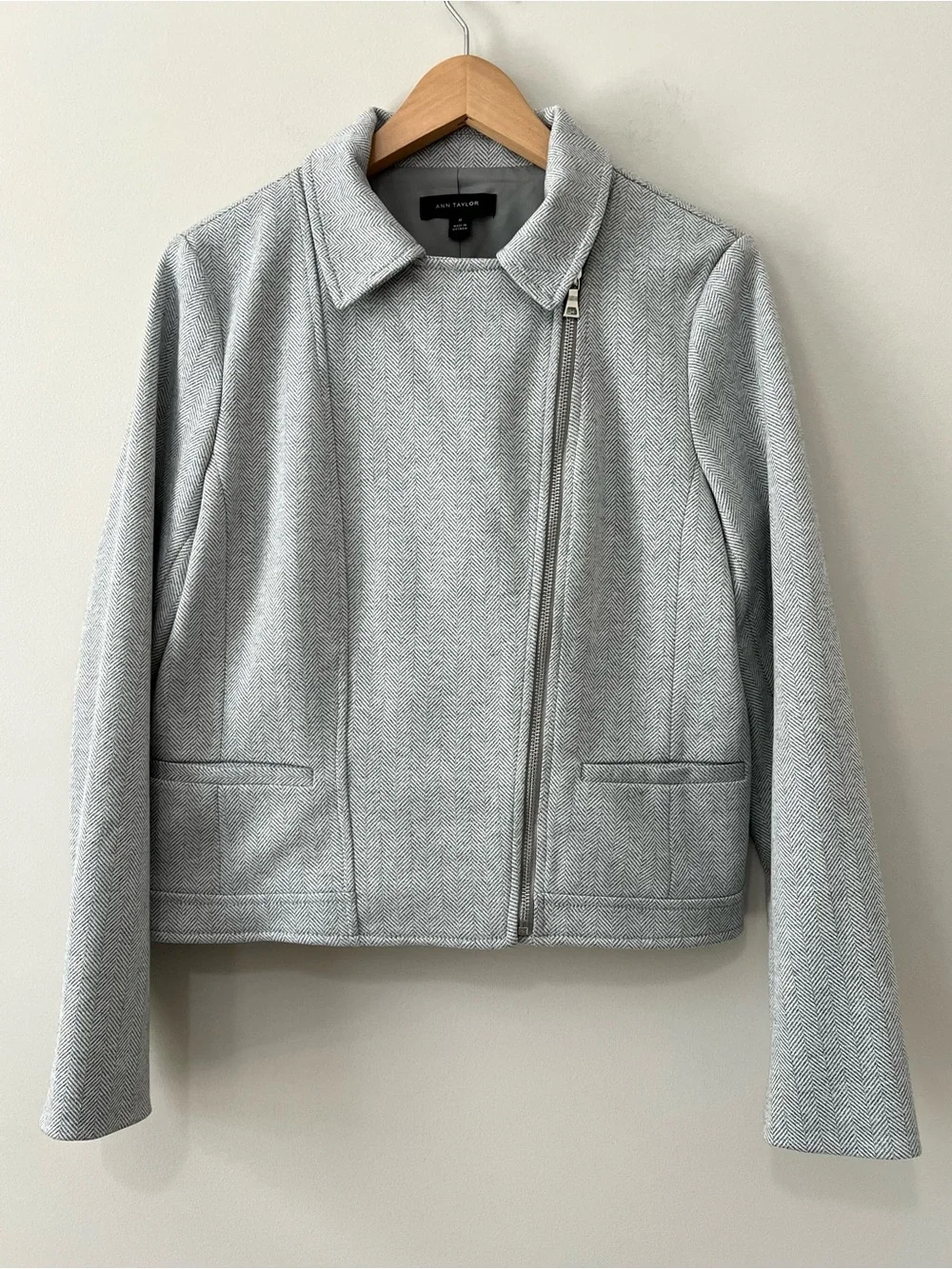 Ann Taylor Grey Herringbone Knit Moto Jacket Size M Transitional corporate Chic